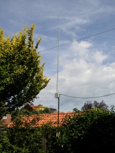 Tijdelijke opstelling 4m antenne van PE1KHR (zelfbouw, 1:1,2)